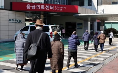 공백 메운 전임의 이달 계약 종료…'최악 의료 대란' 임박