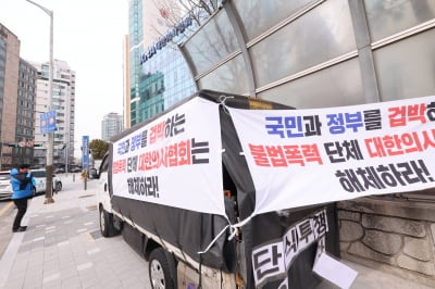 정부 제시 복귀 '데드라인' 종료…의사 2만명 본격 항거 집회