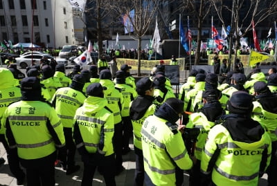 집회서 드론 활용·소음규제 강화…경찰, 관련법 손본다
