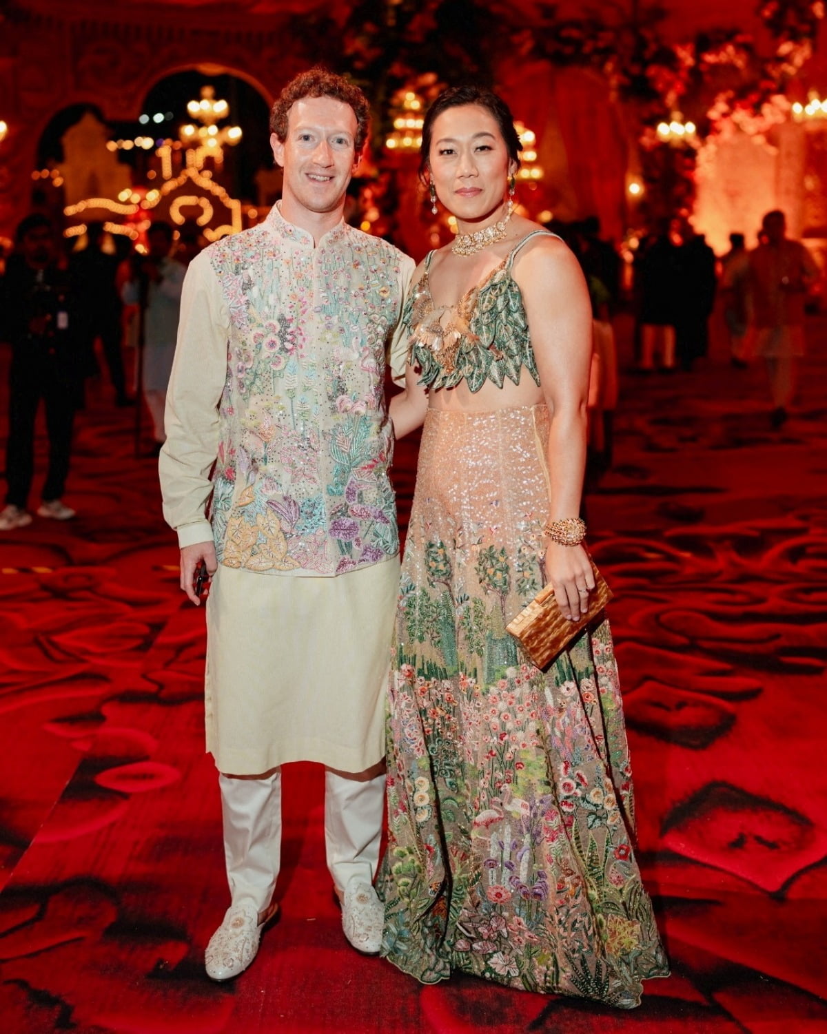아시아 최고 부자로 꼽히는 인도의 무케시 암바니(66) 릴라이언스 인더스트리 회장의 아들 아난트 암바니(28)의 결혼식 전 파티에 참석한 메타 CEO 마크 주커버그와 그의 아내 프리실라 챙/사진=REUTERS