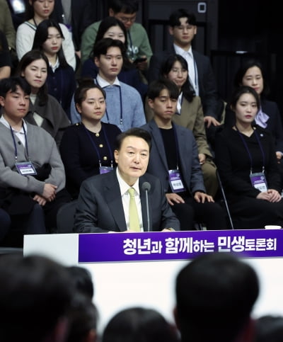 [속보] 윤 대통령 "주거장학금 신설…연간 240만원까지 지원"