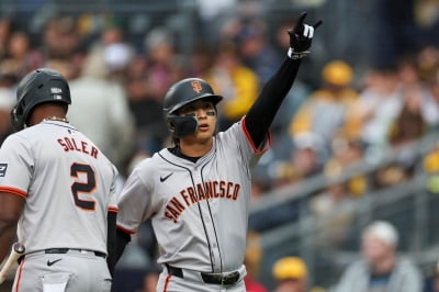 '바람의 손자' 이정후, MLB 데뷔 3경기 만에 첫 홈런