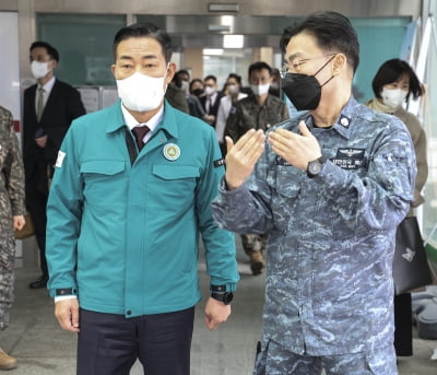 신원식, 국군대전병원 방문…"대국민 봉사는 군 본연의 임무"
