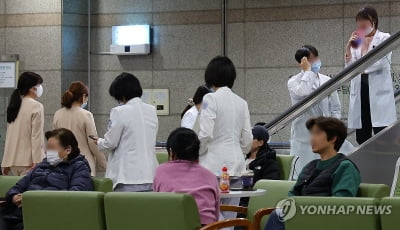 정부 "교수 집단사직, 환자 생명 위협…진료유지 명령도 검토"(종합)
