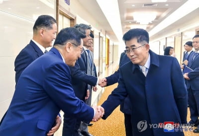 北노동당 부장 만난 中왕후닝 "북과 전략소통·전술협동 강화"