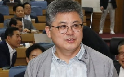 '운동권 맞대결' 마포을 정청래 49% vs 함운경 33%