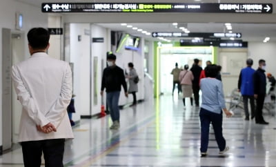 "병원서 도망 다녀라"…군의관·공보의 '태업 매뉴얼' 논란
