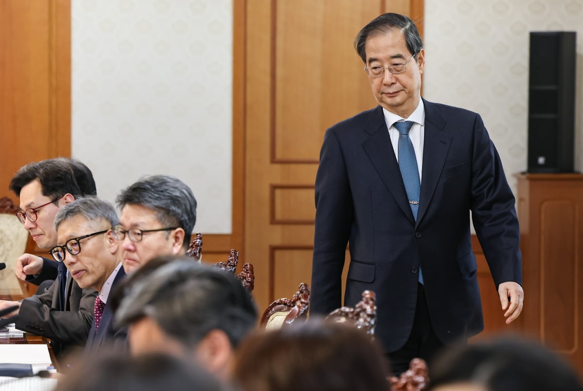 한덕수 국무총리가 28일 서울 종로구 정부서울청사에서 열린 장애인정책조정위원회에 참석하고 있다. 사진=뉴스1