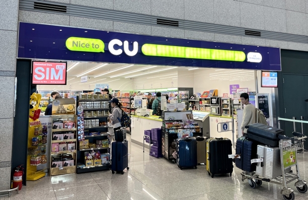 CU, 해외 관광객 증가로 인천공항 편의점 매출도 날았다