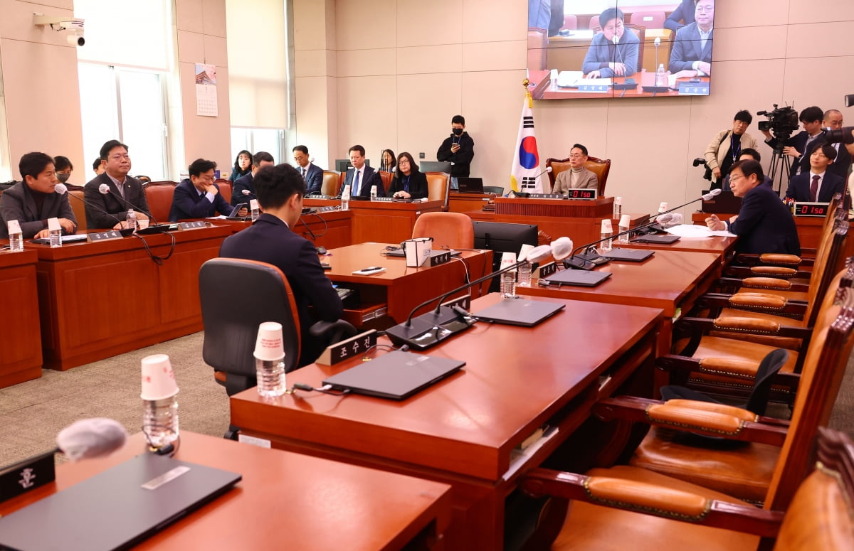 지난 15일 서울 여의도 국회에서 법제사법위원회 전체회의가 열리고 있다. /사진 = 김병언 기자