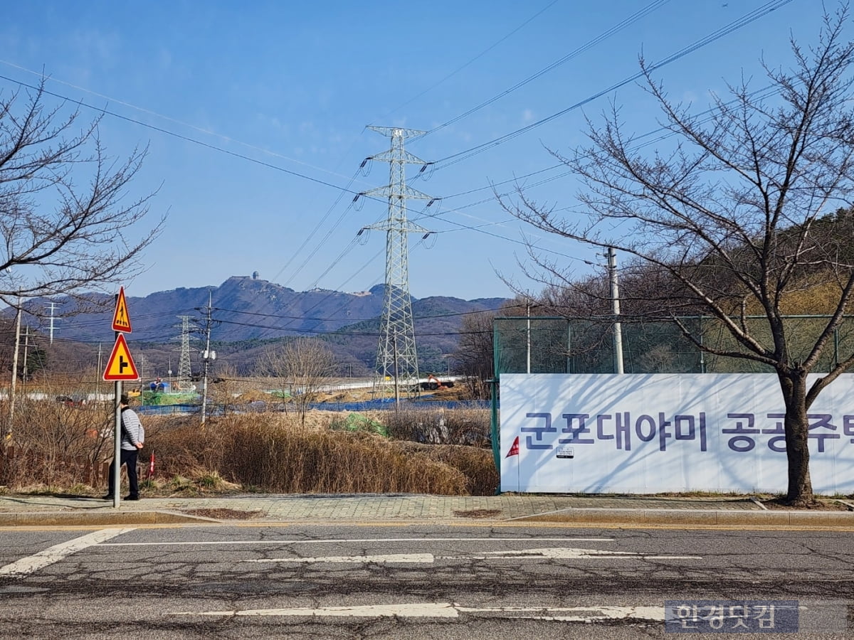 곳곳에 송전탑이 세워진 경기도 군포시 군포대야미 공공주택지구 모습. 사진=오세성 지니 카지노닷컴 기자