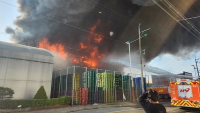 인천 가방 보관창고서 큰 불…소방헬기 5대 긴급 투입