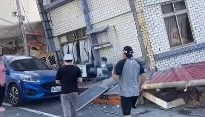 [속보] 건물이 '와르르'…"대만 강진으로 4명 사망, 97명 부상"