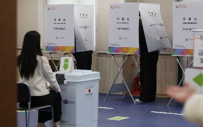 [속보] 사전투표 첫날 투표율 오후 1시 8%…지난 총선보다 2%P↑