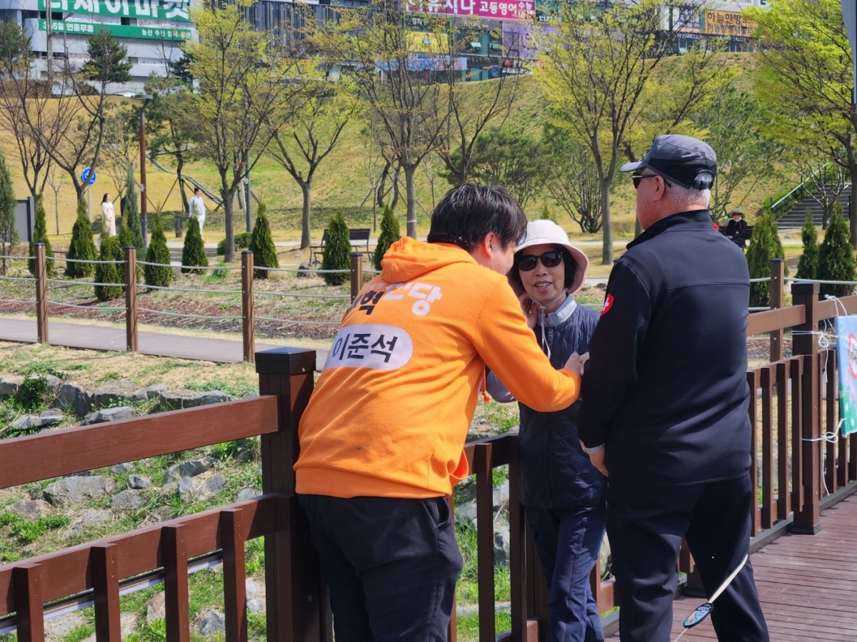 "마누라가 이준석 찍으라고"…막판 총력전 나선 개혁신당