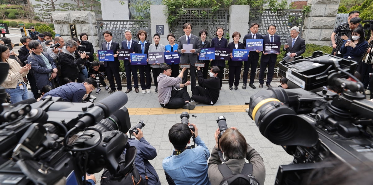 [포토] 대검찰청 앞 조국혁신당 첫 기자회견