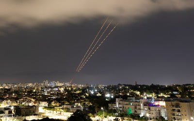이란, 드론·미사일 수백대 발사…사상 첫 이스라엘 본토 공격