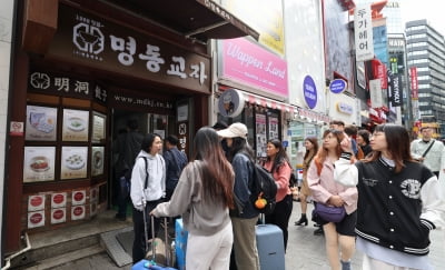 '대박 맛집' 명동교자, 1만1000원 칼국수 팔아 번 돈이… [김익환의 컴퍼니워치]