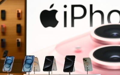 中 시장서 고전하는 애플, 아이폰 판매량 작년보다 19% 줄었다