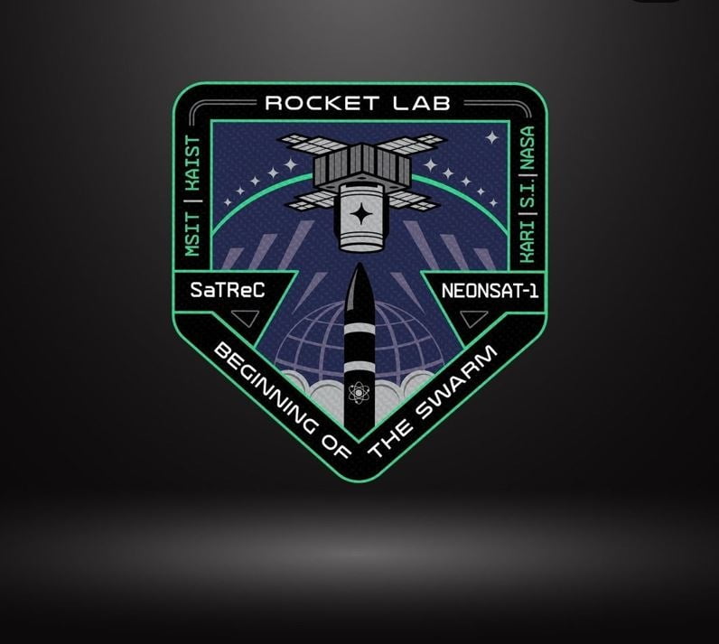 이번 임무의 로고에는 위성을 개발한 KAIST 인공위성연구소의 영문명인 'SaTreC'와 '네온샛'의 이름이 가장 크게 담겼다. KAIST와 쎄트렉아이(S.I), 한국항공우주연구원(KARI), 과학기술정보통신부(MSIT)의 영문명도 담겼다. / 사진=로켓랩