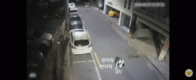 골목길에 떨어진 122만원…CCTV에 포착된 여고생 반응 [영상]