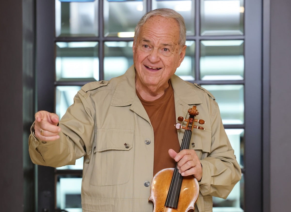 "매일 더 나아지길 꿈꾼다"는<br>83세 바이올린 거장 제이미 라레도
