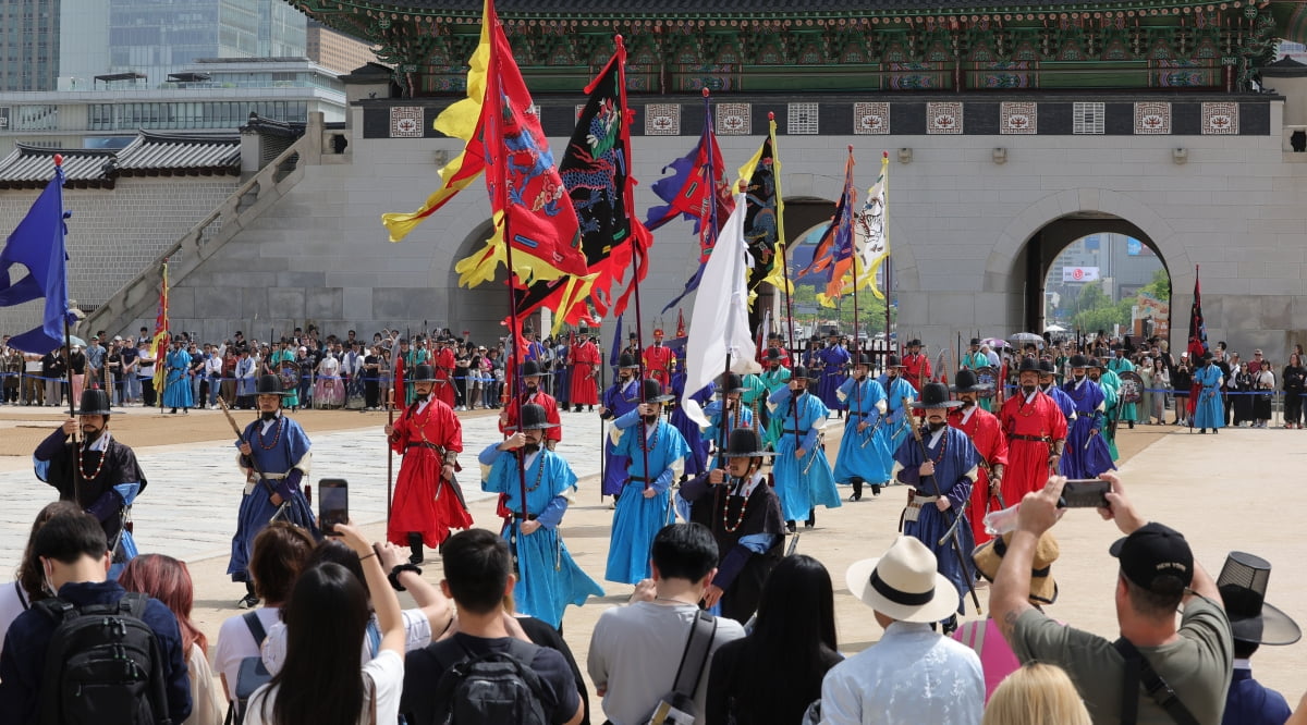 [포토] 설레는 '2024 봄 궁중문화축전' 개막 앞두고