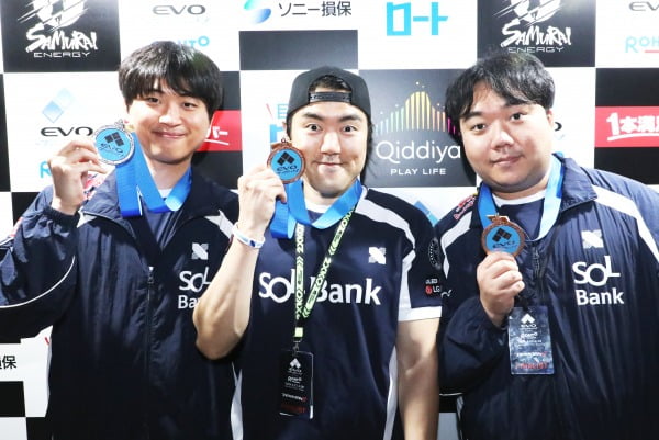 DRX ‘Lohi’ Seon-woong Yoon, who finished runner-up in the EVO Japan Tekken event, Kang ‘Chanel’ Seong-ho, who finished in the top 3, and Park ‘Infested’ Byeong-ho, who finished in the top 6 (from left) (provided by DRX)