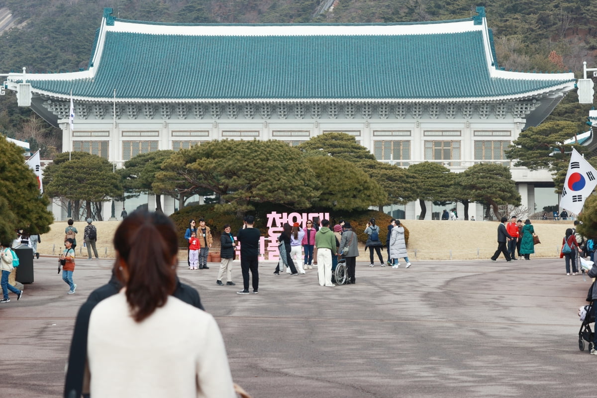 지난 2월14일 서울 청와대를 찾은 방문객들의 모습. /연합뉴스