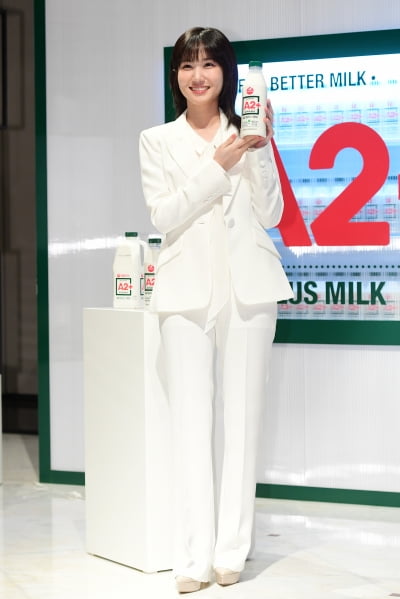 [포토] 박은빈, '우유 같은 순백의 슈트 입고'