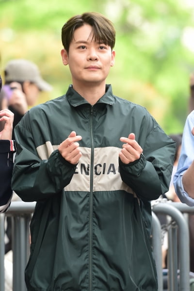 [포토] 라포엠 유채훈, '멋진 모습으로 볼하트~'