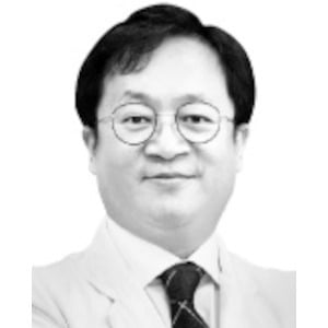 [권용진의 의료와 사회] 전공의 집단 사직의 '나비효과'