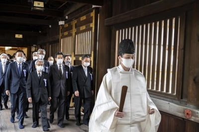 [속보] 日 국회의원들, 전범 합사 카지노 슬롯머신 게임 집단 참배