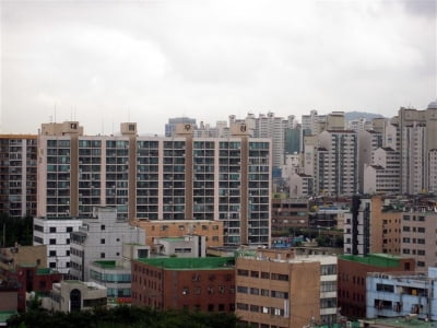 서울 외곽도 바닥 다지기?…구로동 아파트도 10억 다시 뚫었다