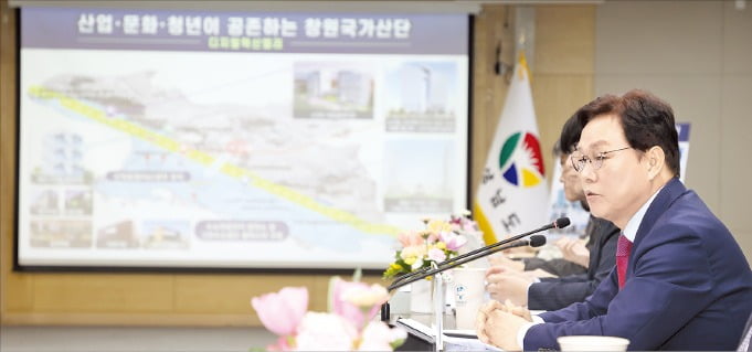 박완수 경남지사는 1일 기자회견을 열고 ‘창원국가산단 미래 50년 비전’을 발표했다.  경상남도 제공 