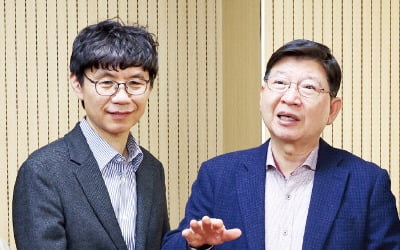 "與 부가세 경감, 세수만 줄여…野 전국민 25만원, 선거용 돈 풀기"