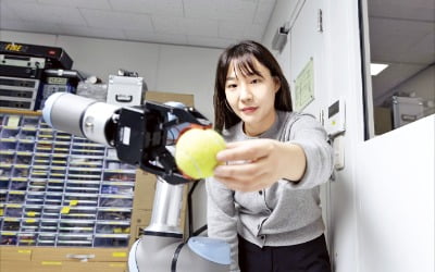 360도 전방위 압력 감지하는 로봇 손가락, 국내 연구진이 개발