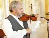 [이 아침의 음악인] 비발디 '사계' 열풍 만든 바로크 바이올린의 거장…파비오 비온디