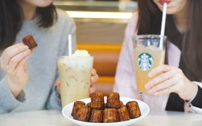 한 입 크기 디저트 '쁘띠 까눌레'…스타벅스, 커피와 즐기는 푸드 라인업 강화