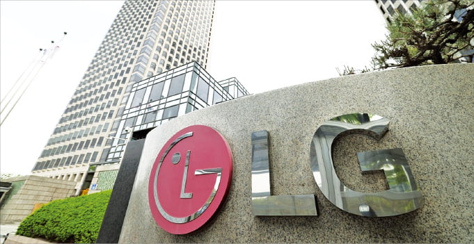 LG그룹 주요 계열사들이 대규모 투자금 마련에 나섰다.  한경DB 
