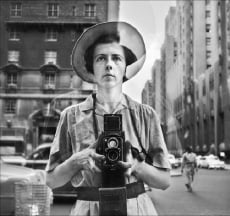 [오늘의 arte] 예술인 QUIZ : 카메라를 들고 뉴욕 누빈 보모