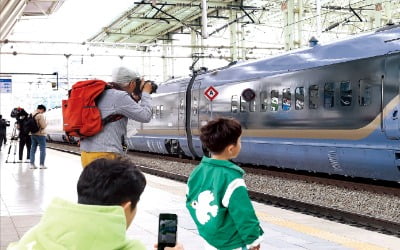 [포토] 시속 320㎞ ‘KTX-청룡’ 내달부터 달린다 