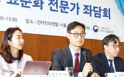 "카지노 필립 '게임의 룰' 전쟁 격화…표준화 뒤처지면 기업 설자리 없어"