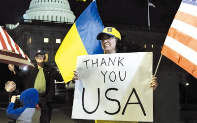 우크라 "고맙다, USA"…美, 10억弗어치 무기 바로 보낸다