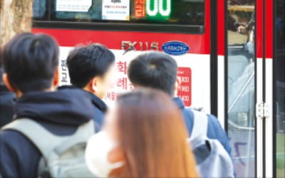 '입석금지'에 버스 오픈런<br>수도권 '통근러' 분통