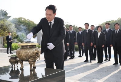 조국혁신당, 4·19 묘지 참배한 尹에 "도둑 참배" 비난