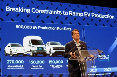 포드, 전기차 생산 속도조절···SUV·트럭 양산 2년 늦춘다