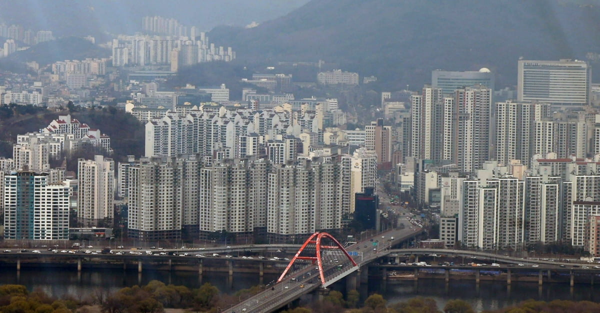 고금리로 ‘후끈’ 달아오른 경매시장, 감정가 9억원이하 아파트 인기 