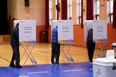 [2024 총선과 한국경제] 오전 8시 투표율 4.2%…지난 총선보다 0.9%p↓