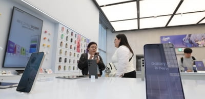 “애플 비켜”...삼성전자 스마트폰 시장 1위 탈환